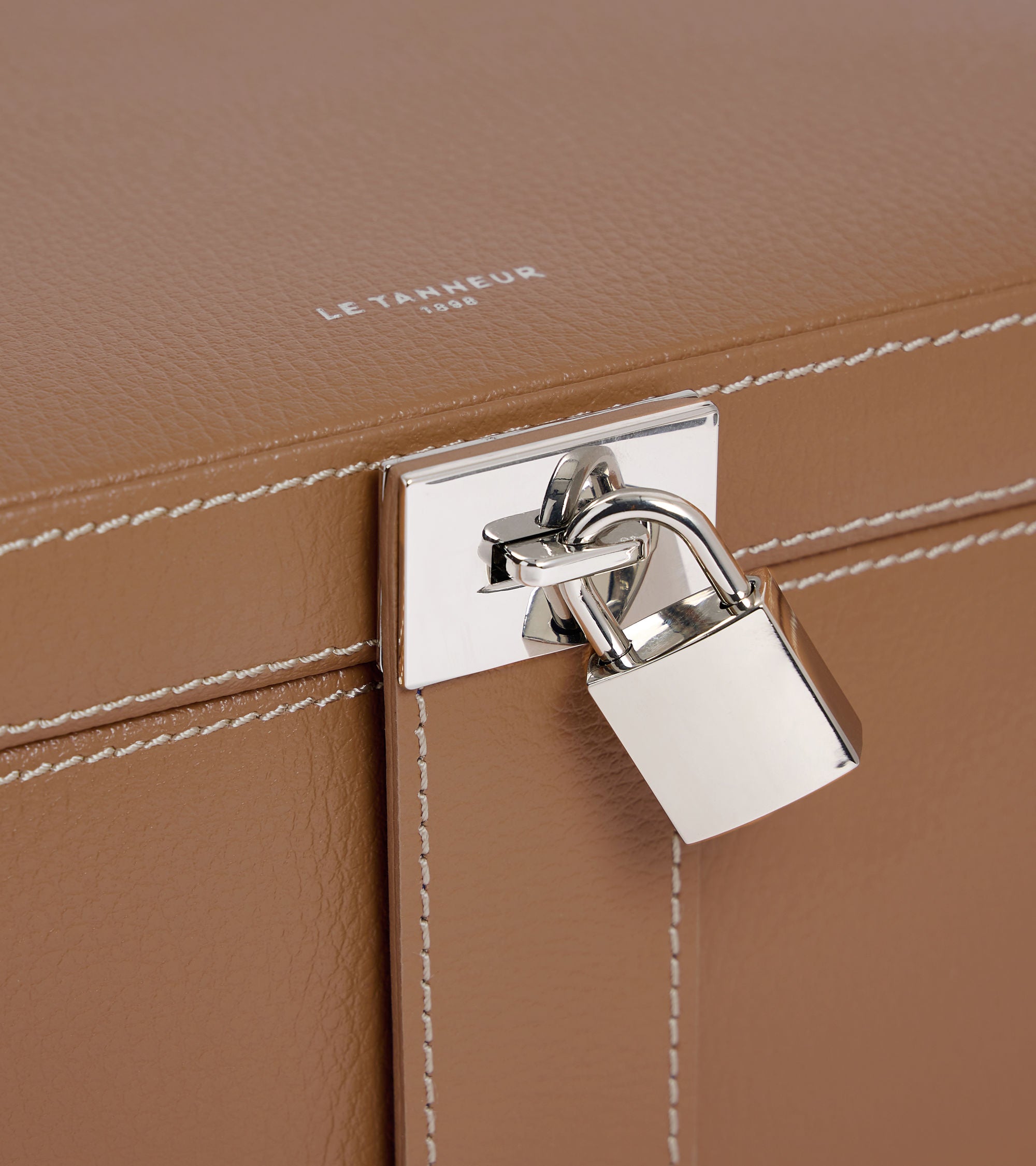 Large jewelry box in leather