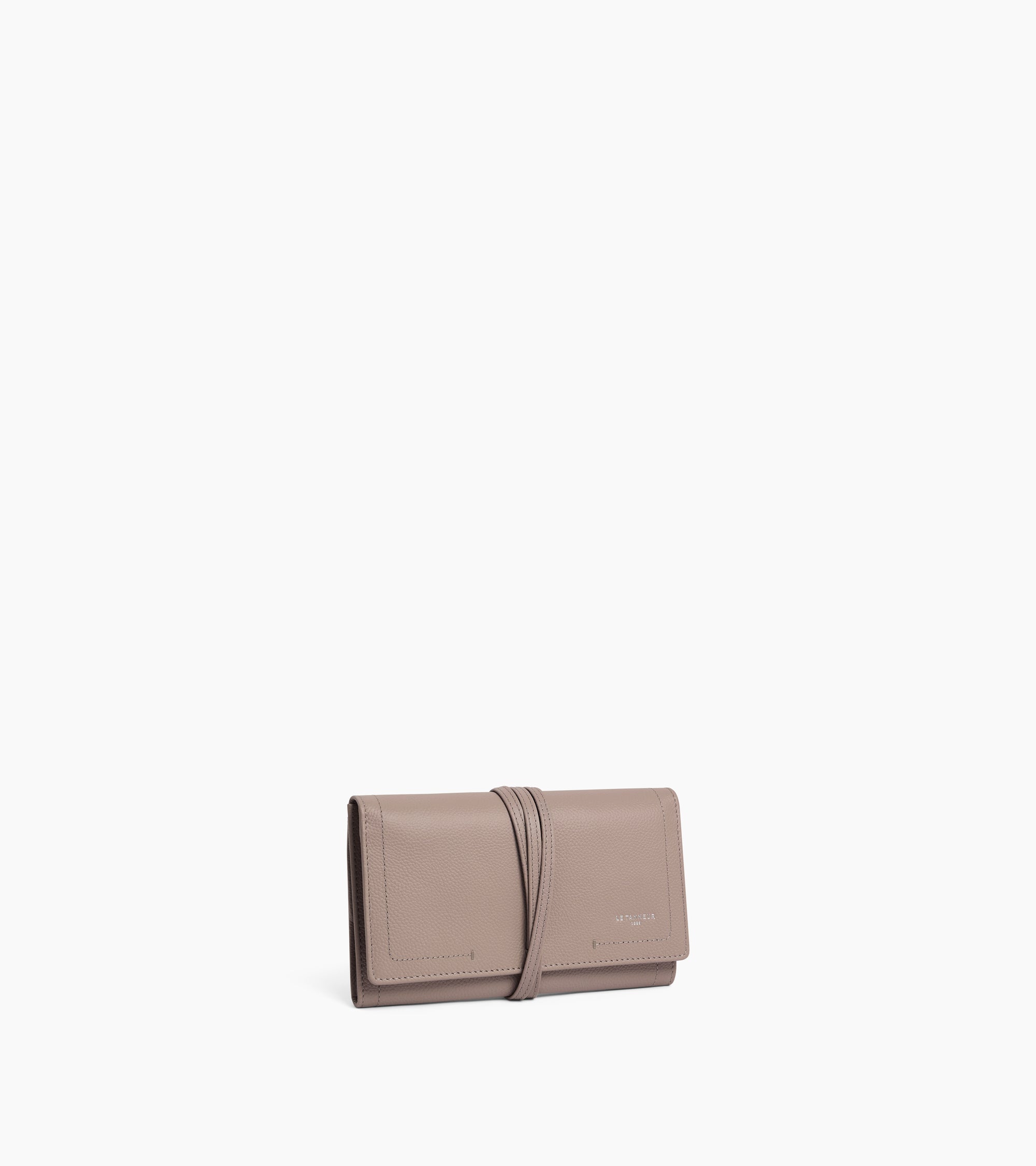 Travel jewellery box in grained leather