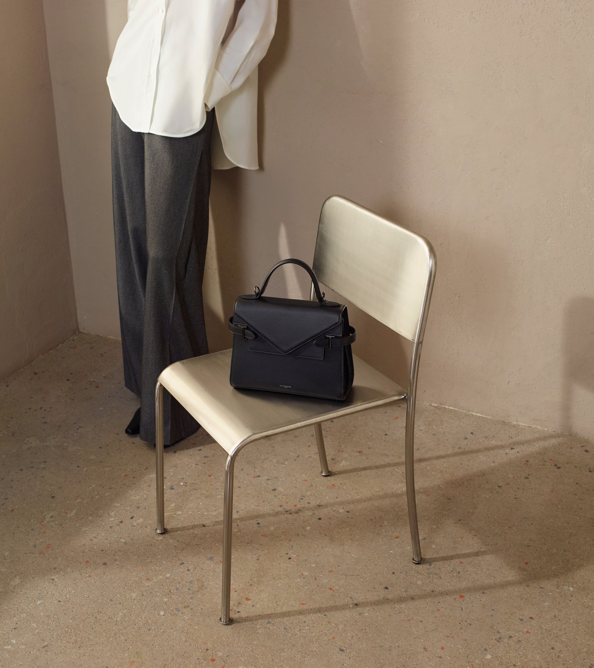 Emilie medium handbag with double flap in grained leather