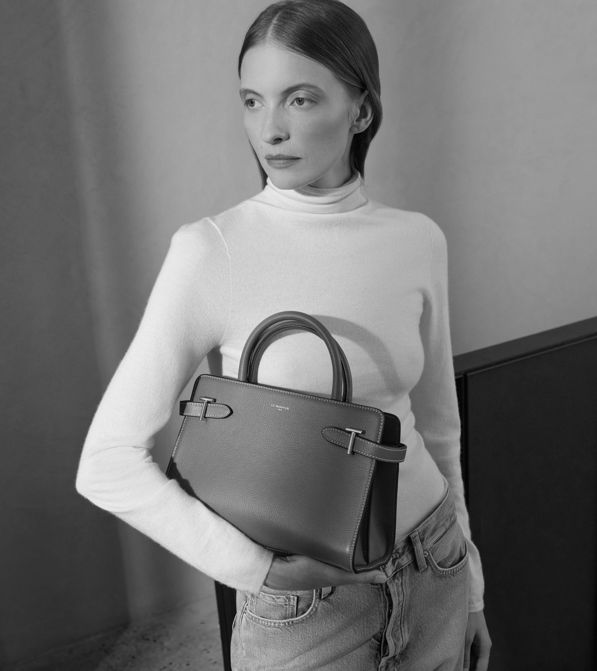 Emilie medium-sized handbag in grained leather