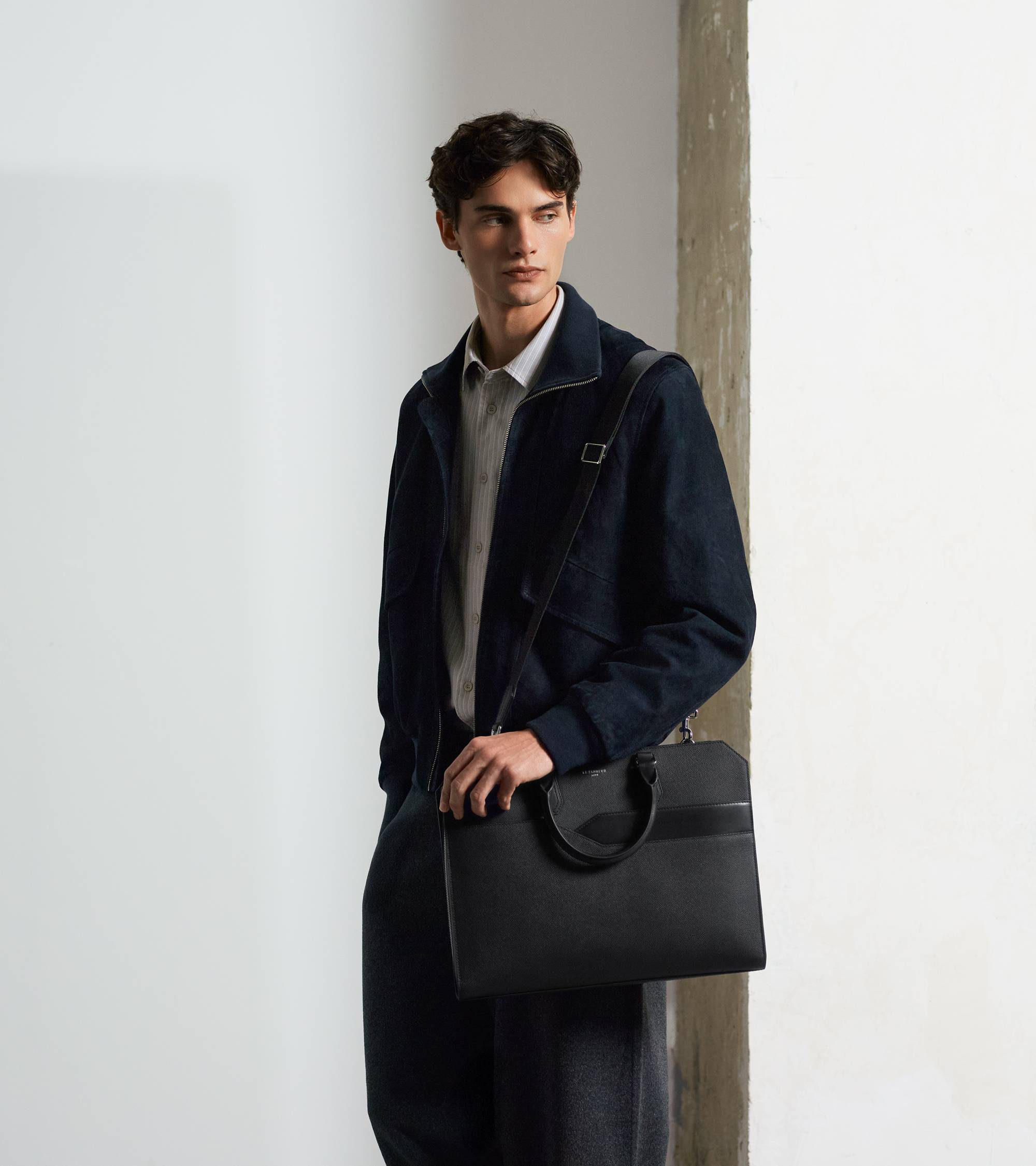 Gaston 15" briefcase in cross grain leather