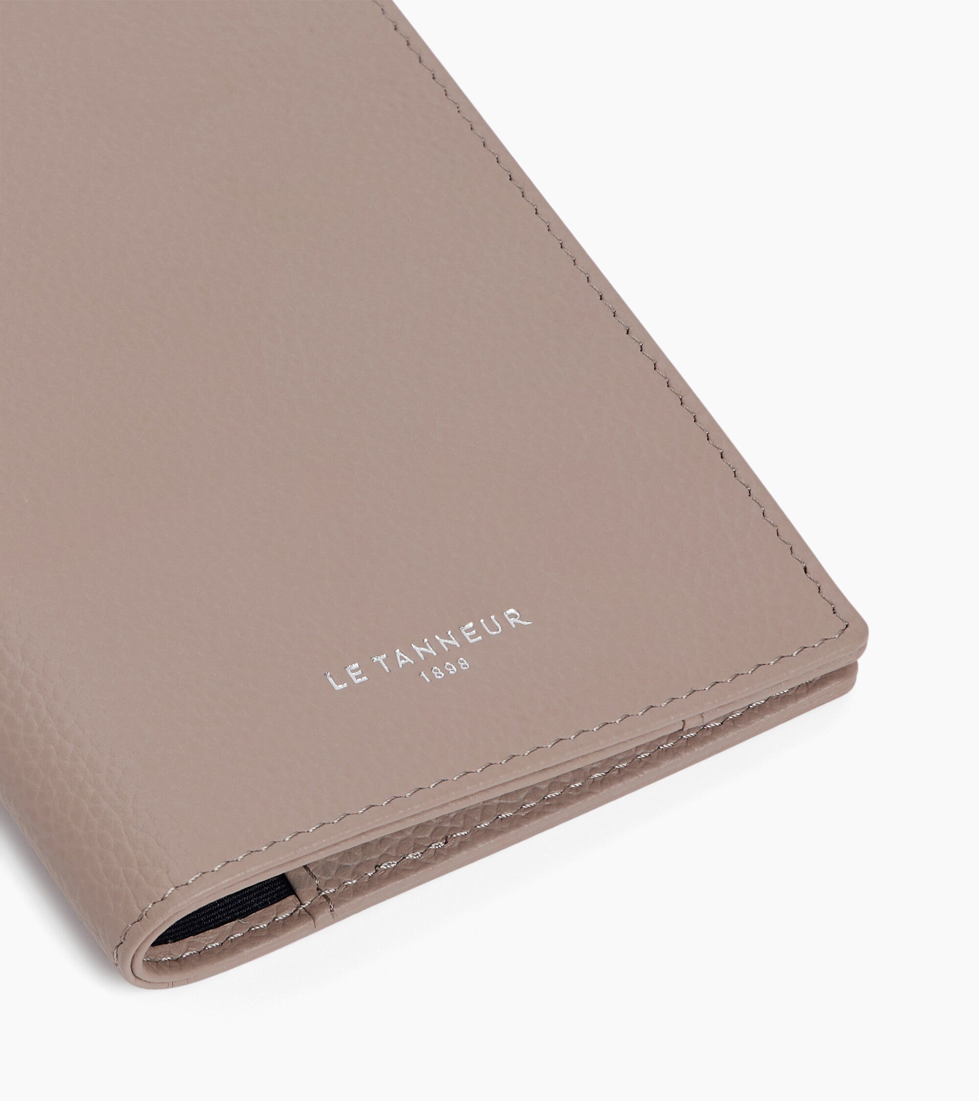 Passport holder in grained leather