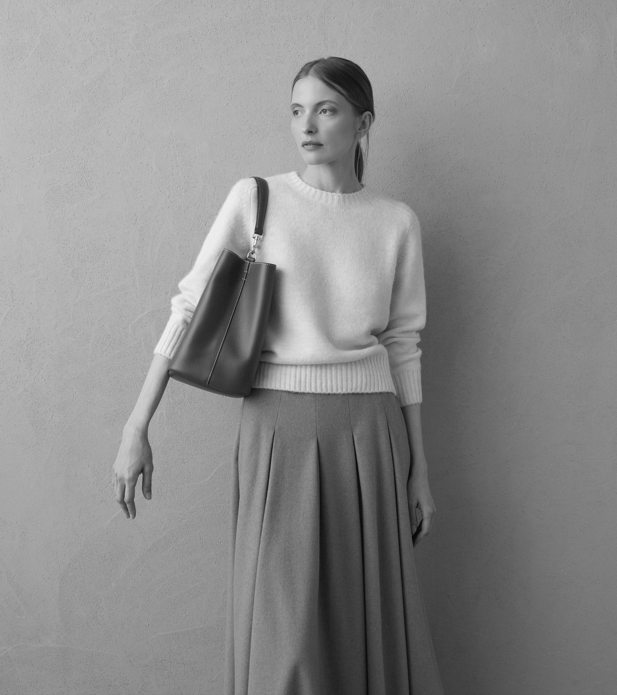 Louise large bucket bag in grained leather