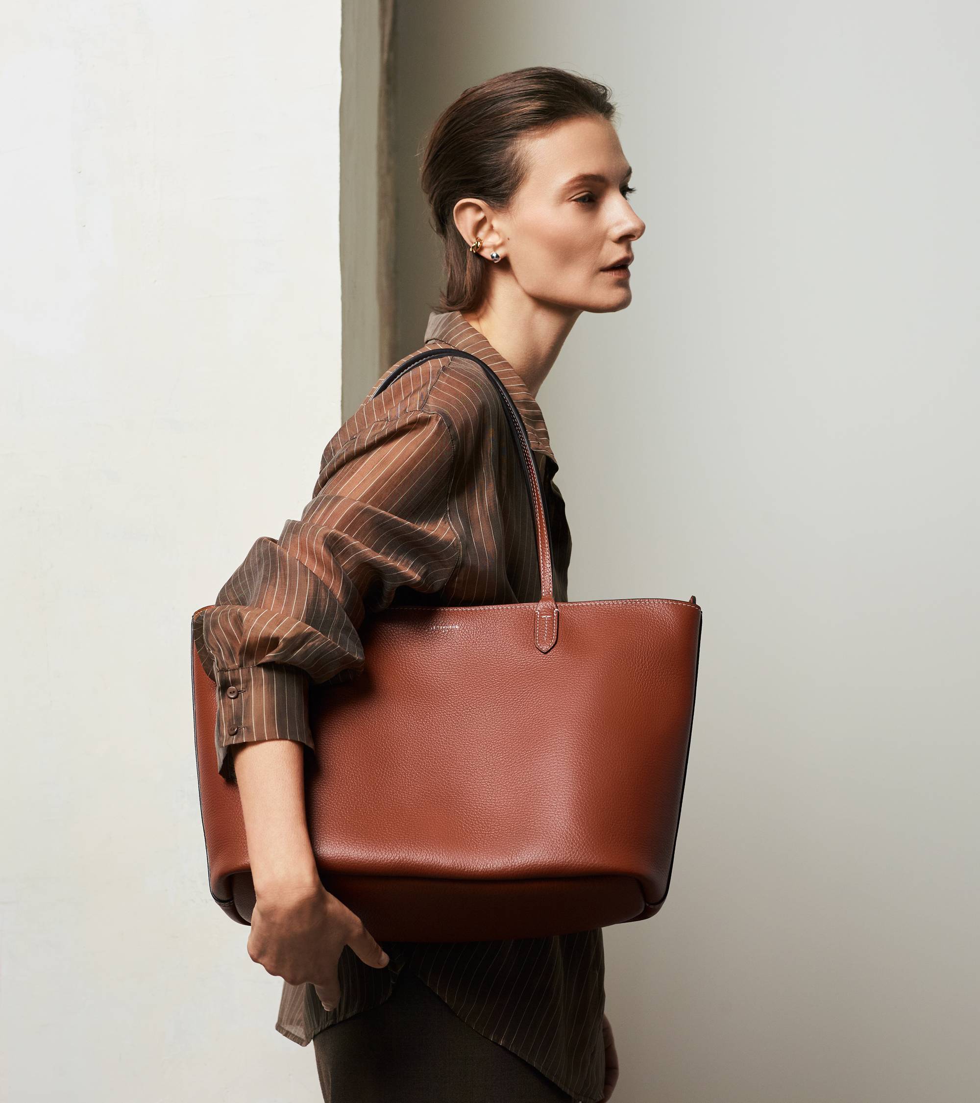 Louise large tote in grained leather