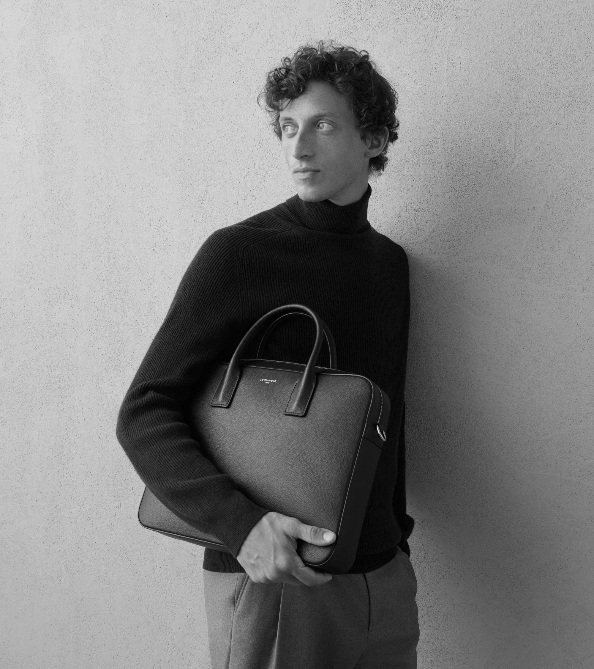 Emile 14" document holder in grained leather