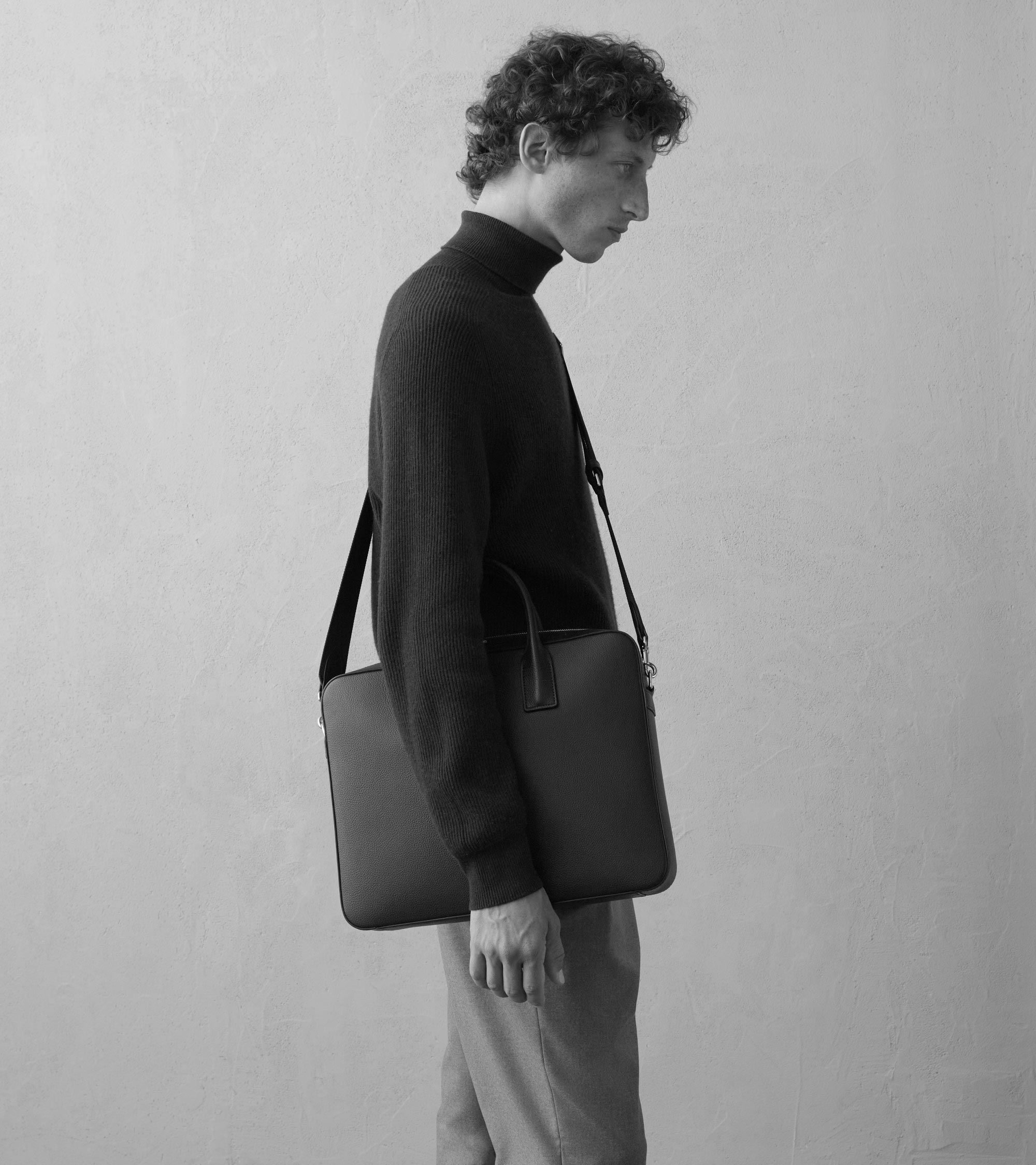 Emile 14" document holder in grained leather