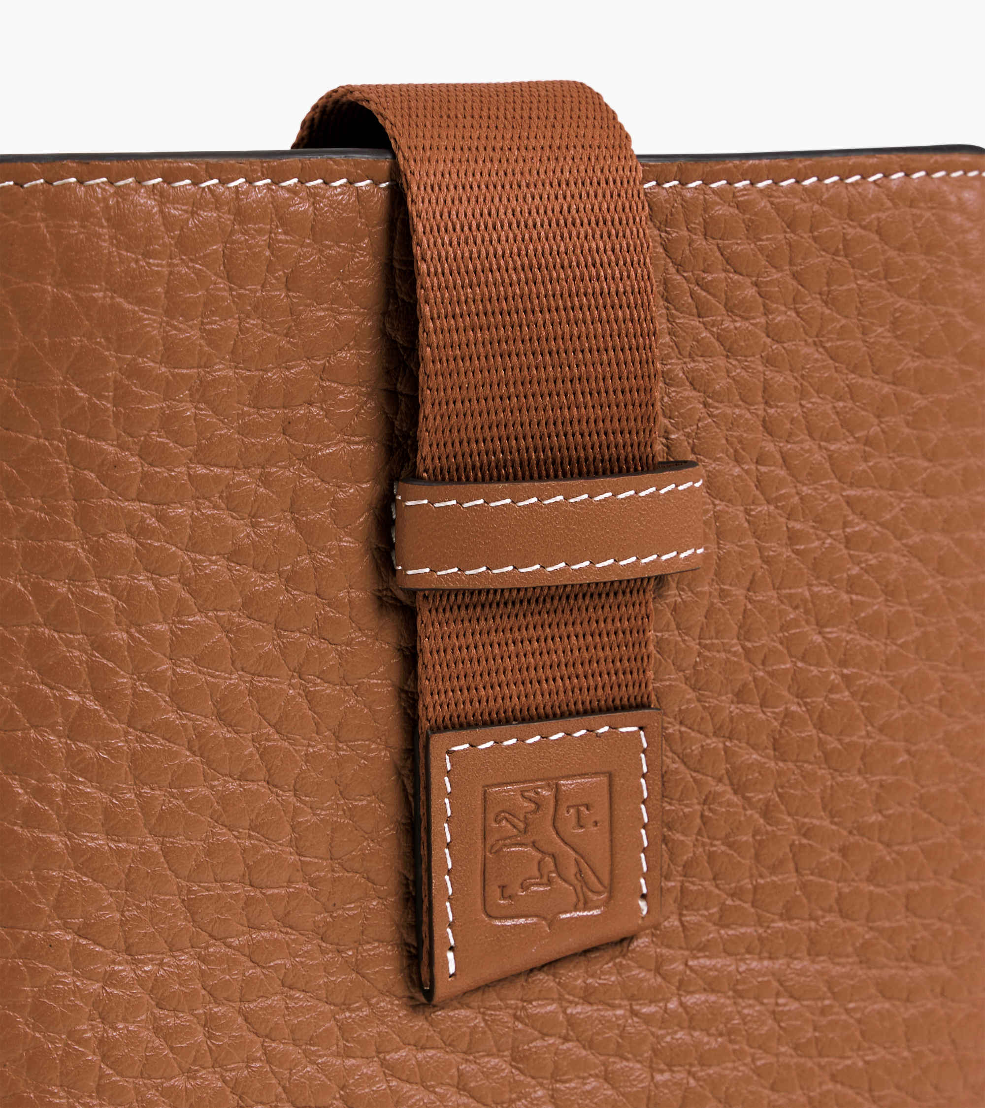 Noah phone case in smooth buffalo grain leather