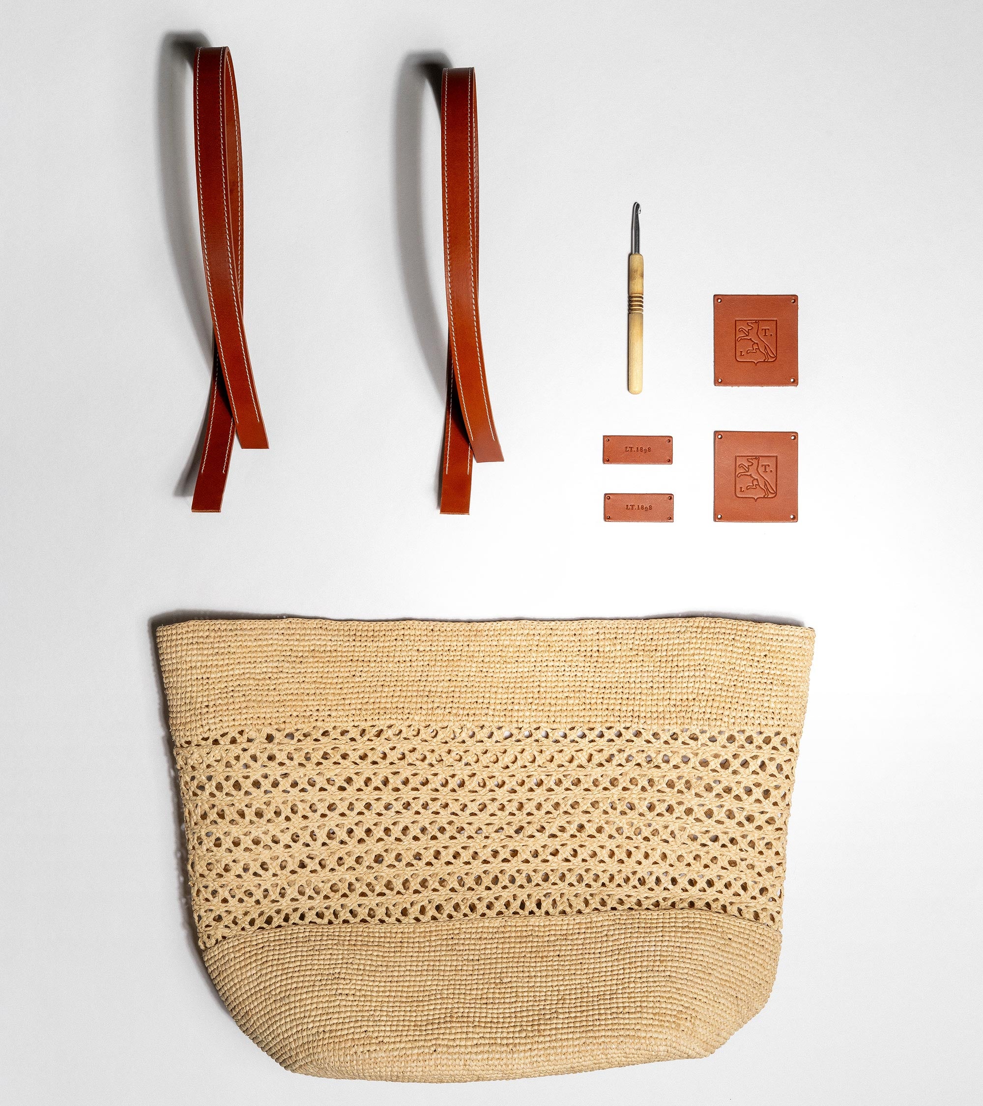 Le Nattier large tote bag in raffia and plant-based leather