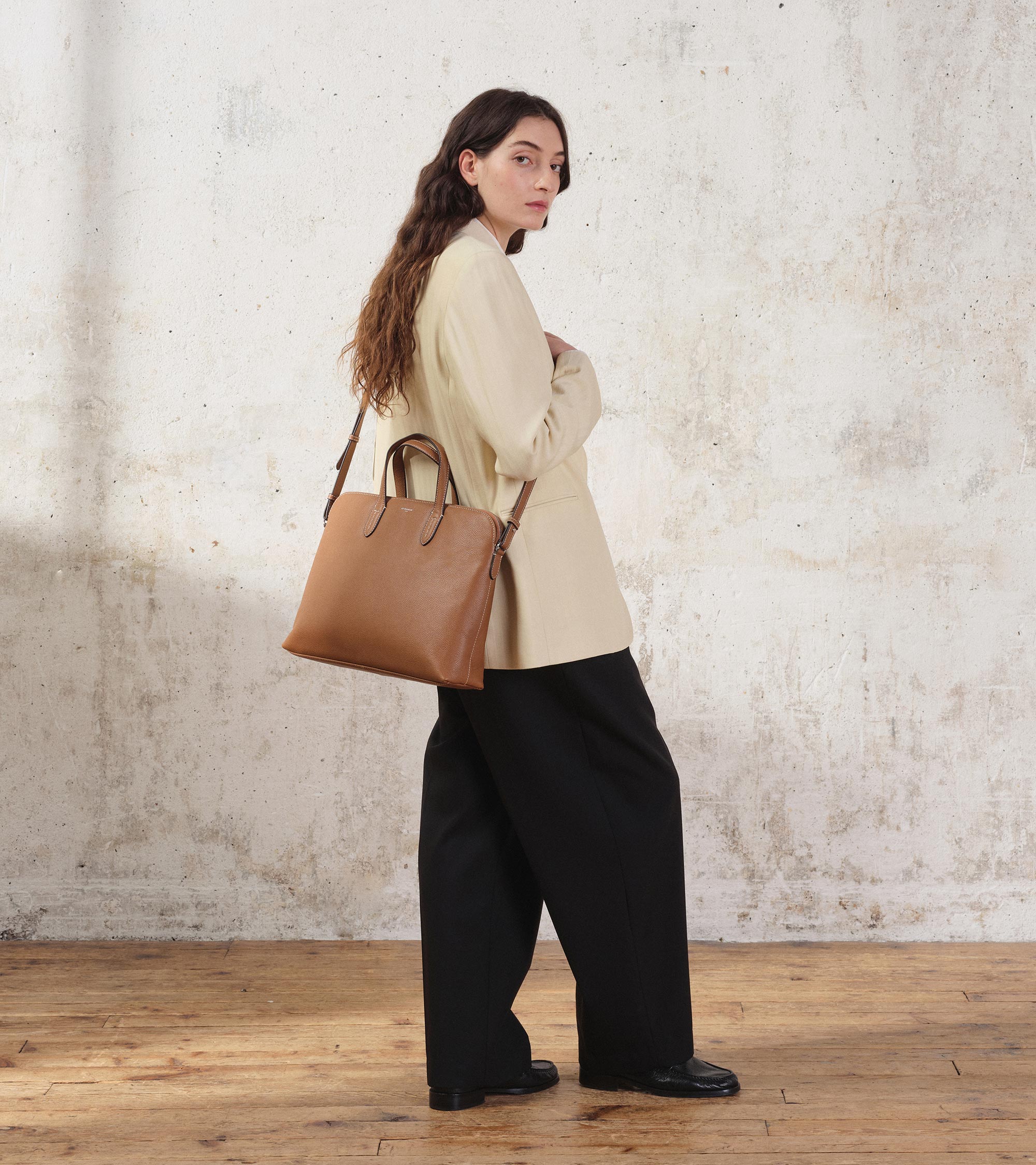 Sophie 15" briefcase with 1 expanding compartment in grained leather