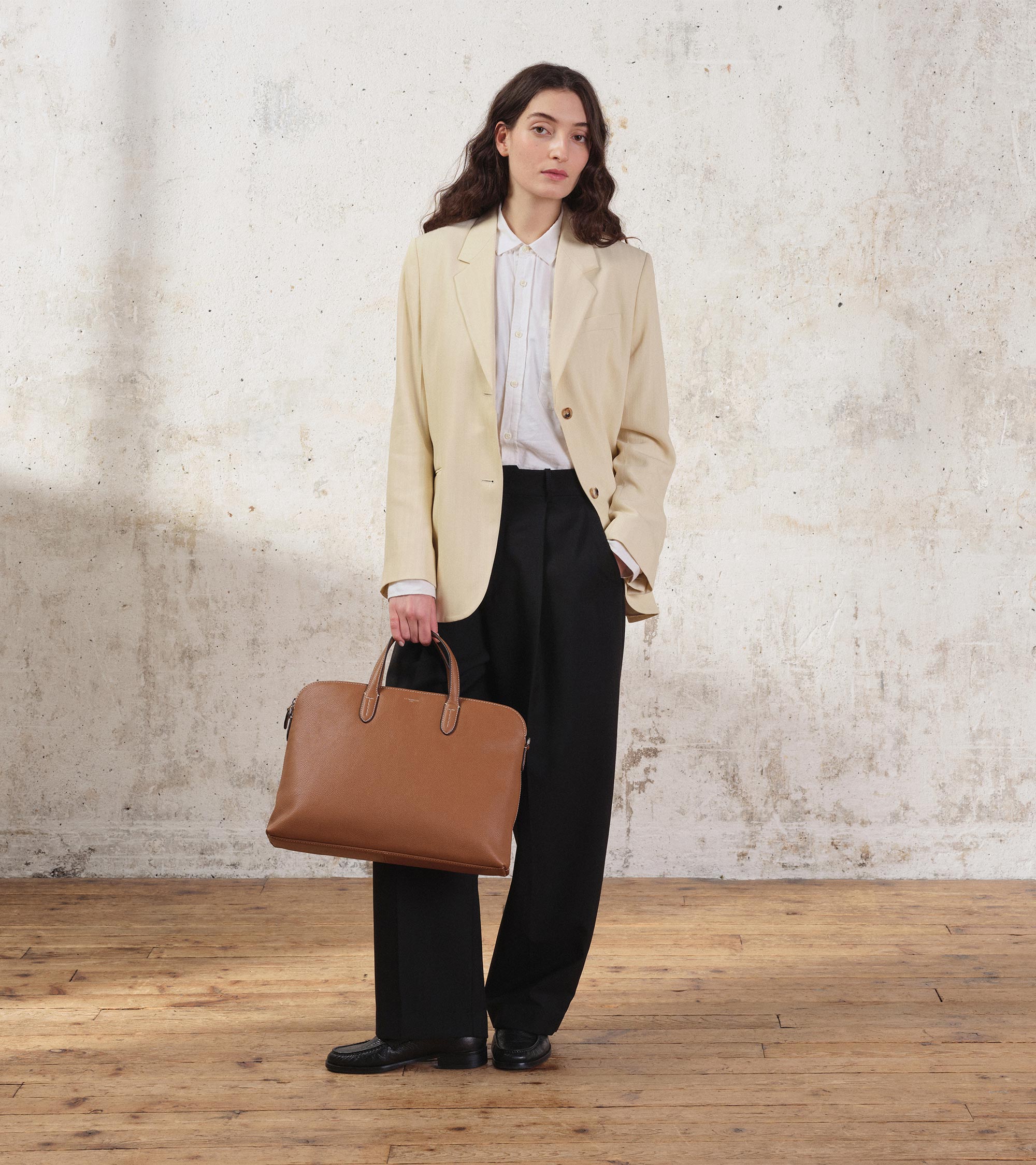 Sophie 15" briefcase with 1 expanding compartment in grained leather