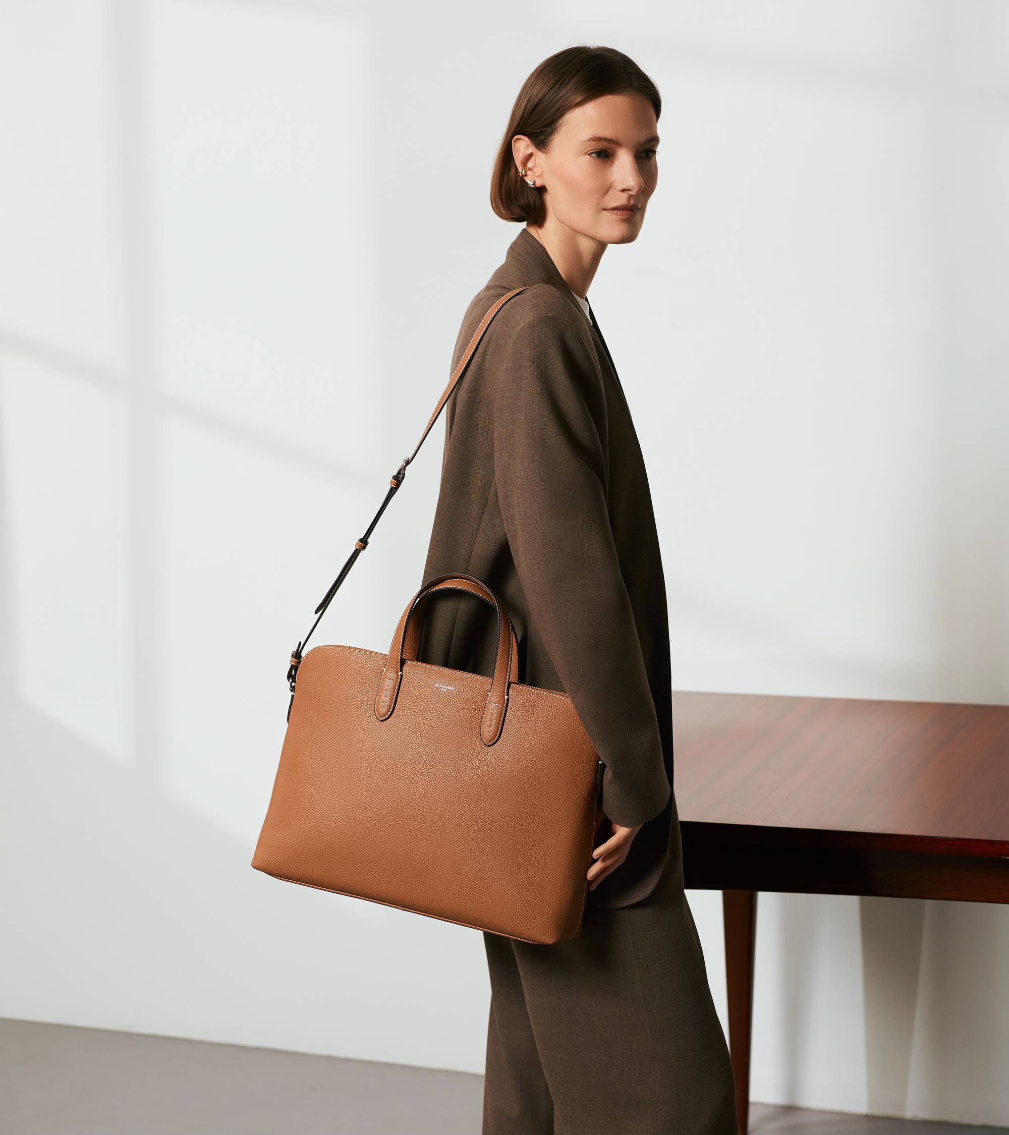 Sophie 15" briefcase with 1 expanding compartment in grained leather