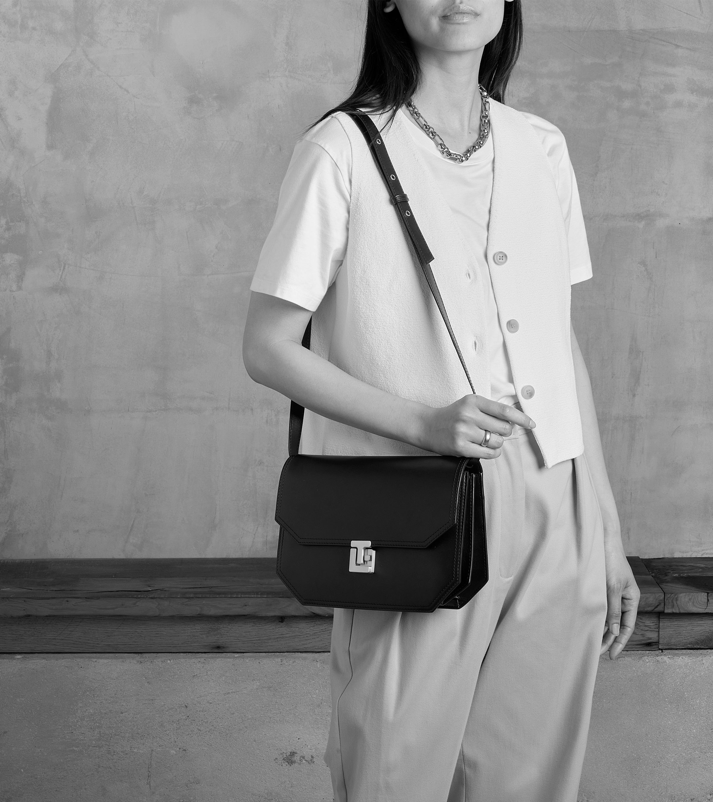 Rose medium smooth leather crossbody bag