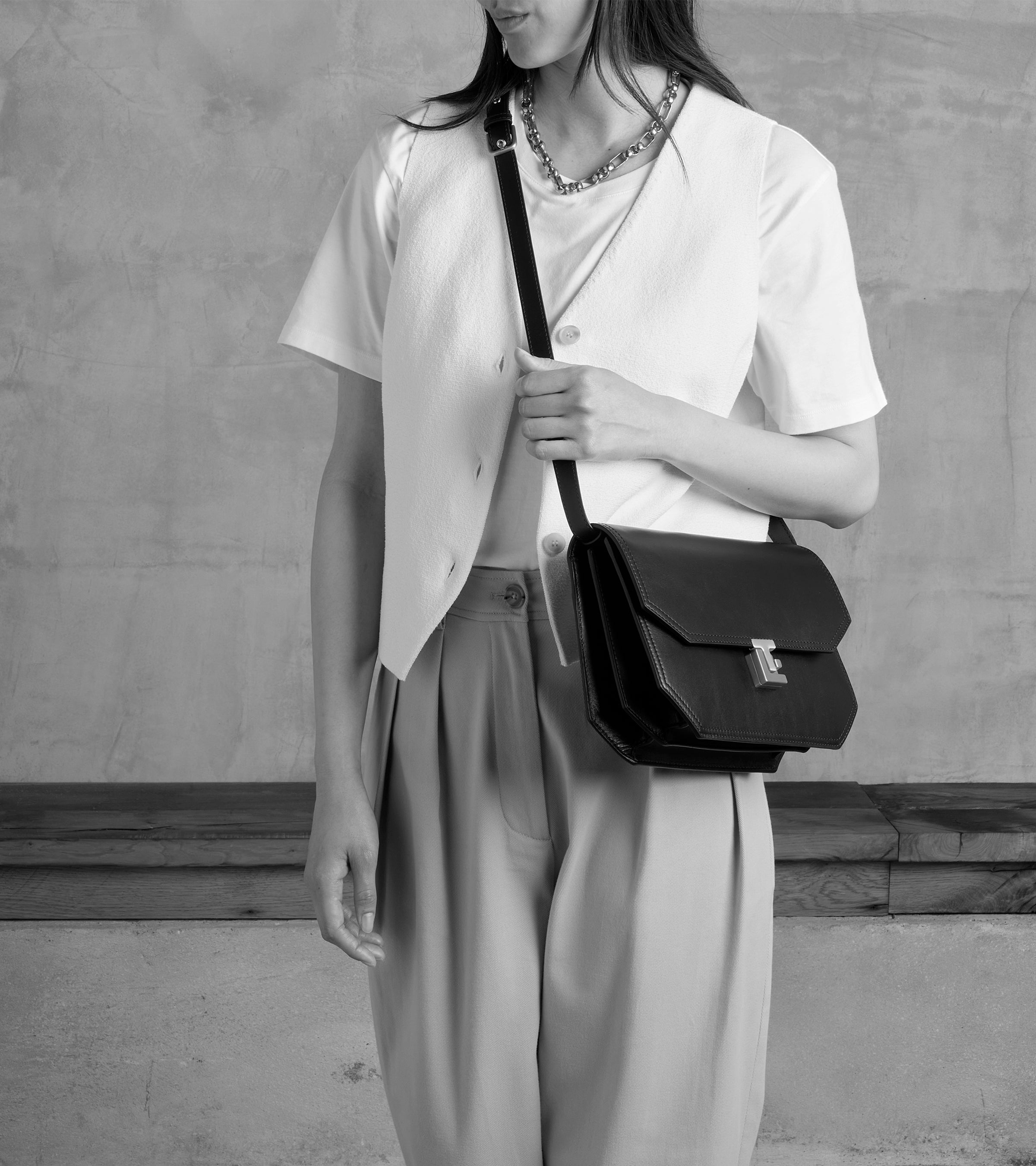 Rose medium smooth leather crossbody bag