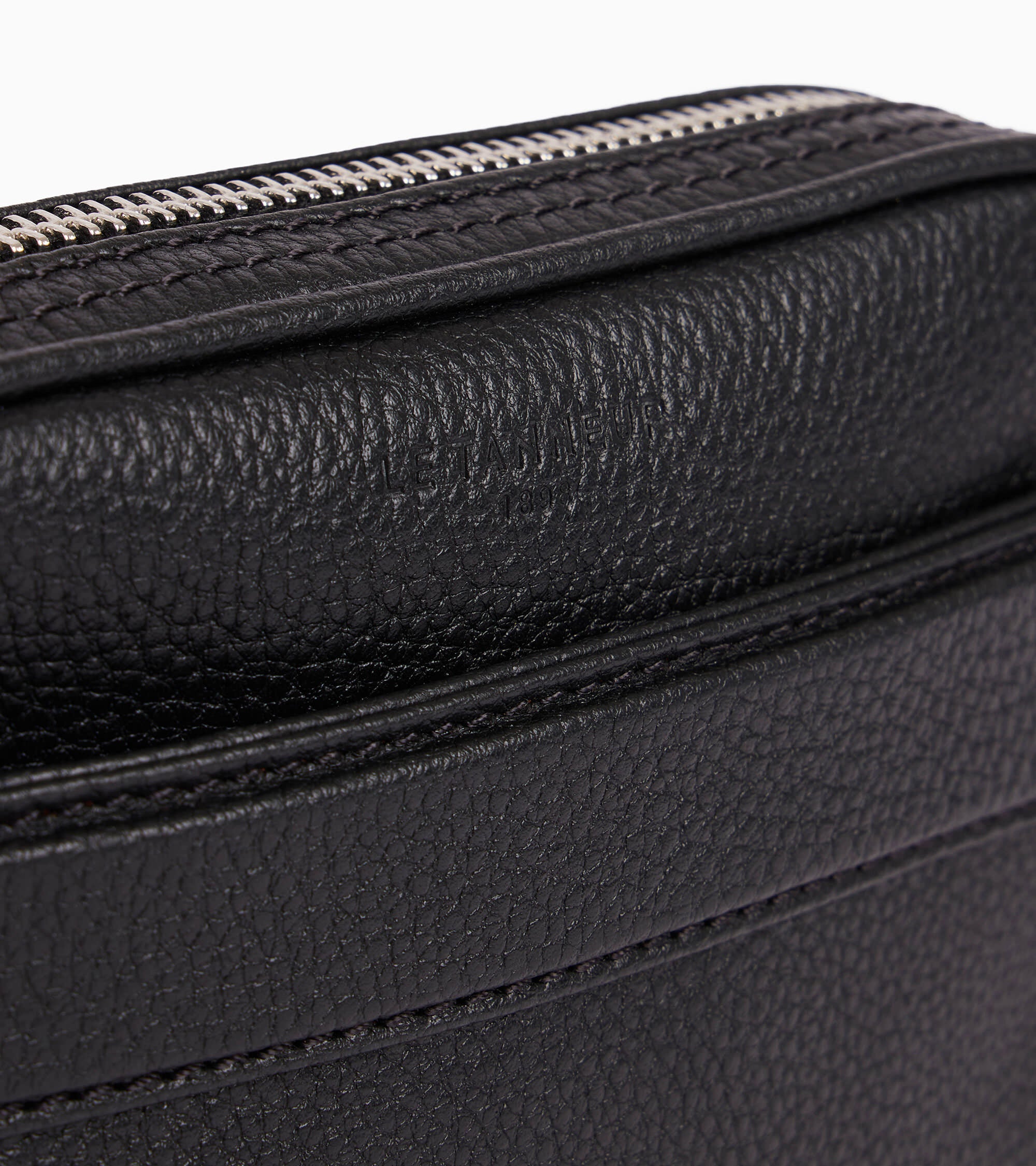 Charles pouch with detachable strap in grained leather