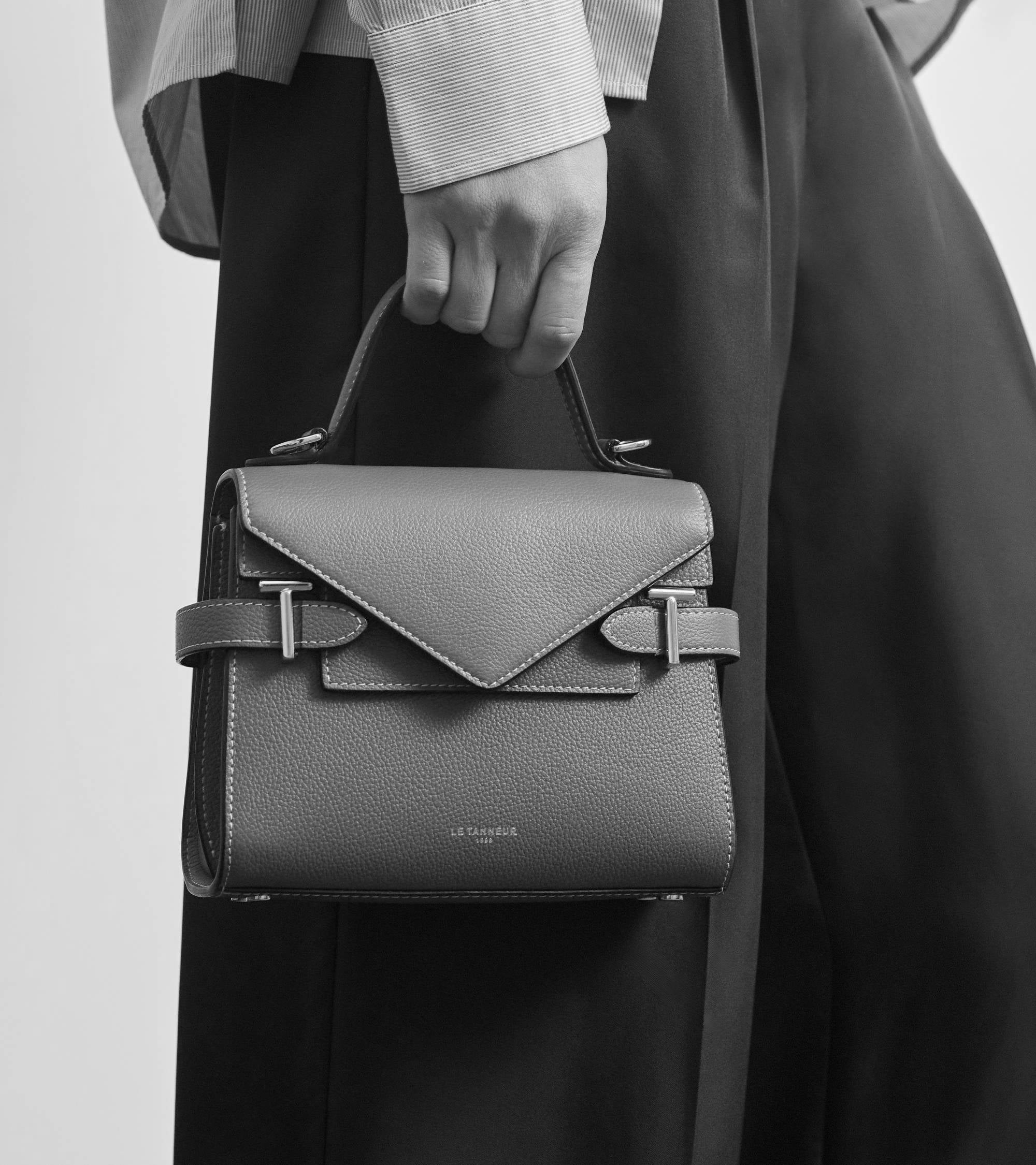Emilie small handbag with double flap in grained leather