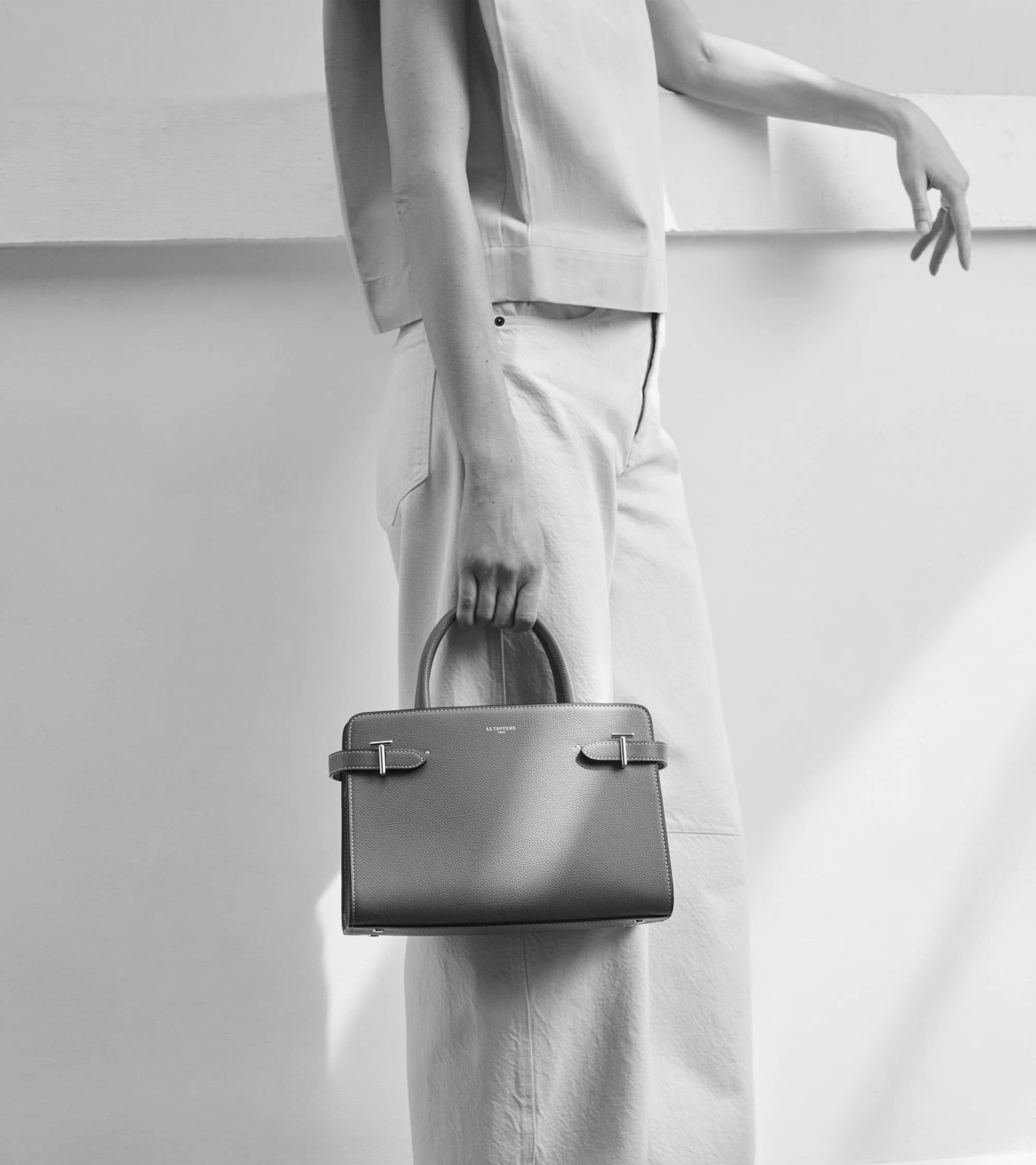 Emilie medium-sized handbag in grained leather