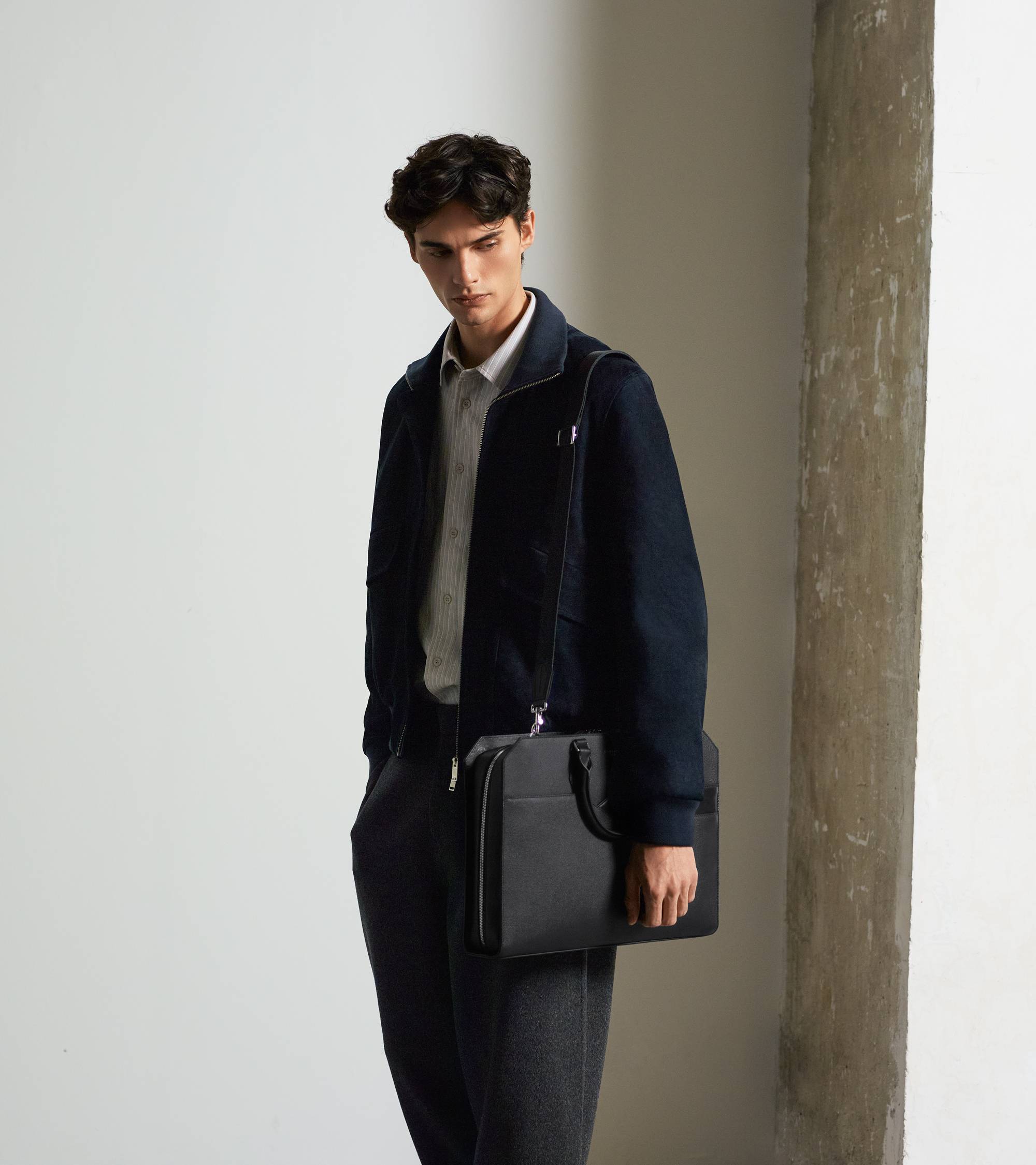 Gaston 15" briefcase in cross grain leather