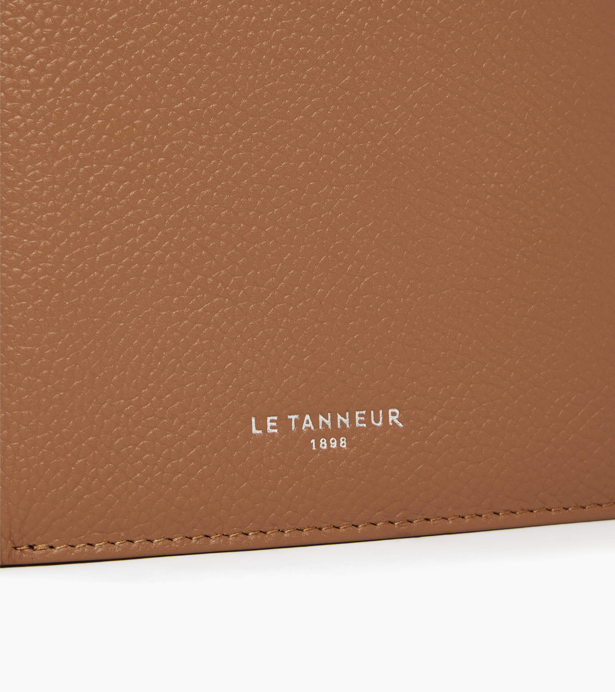 Lucien horizontal zipped wallet in grained leather