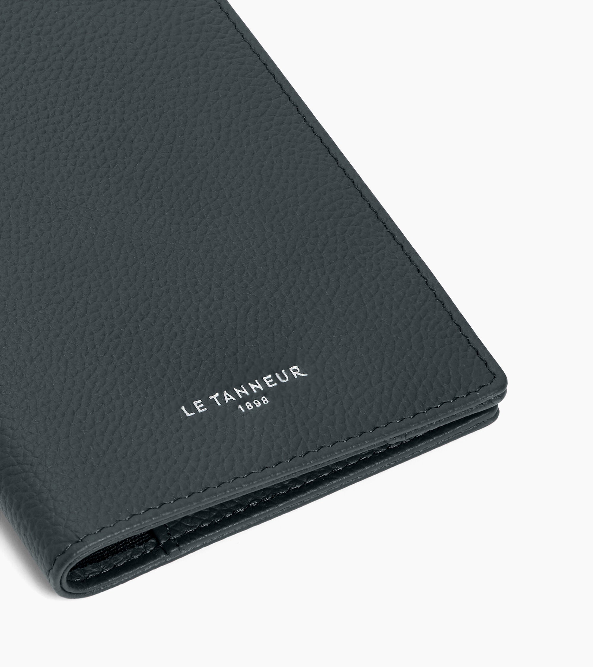 Passport holder in grained leather