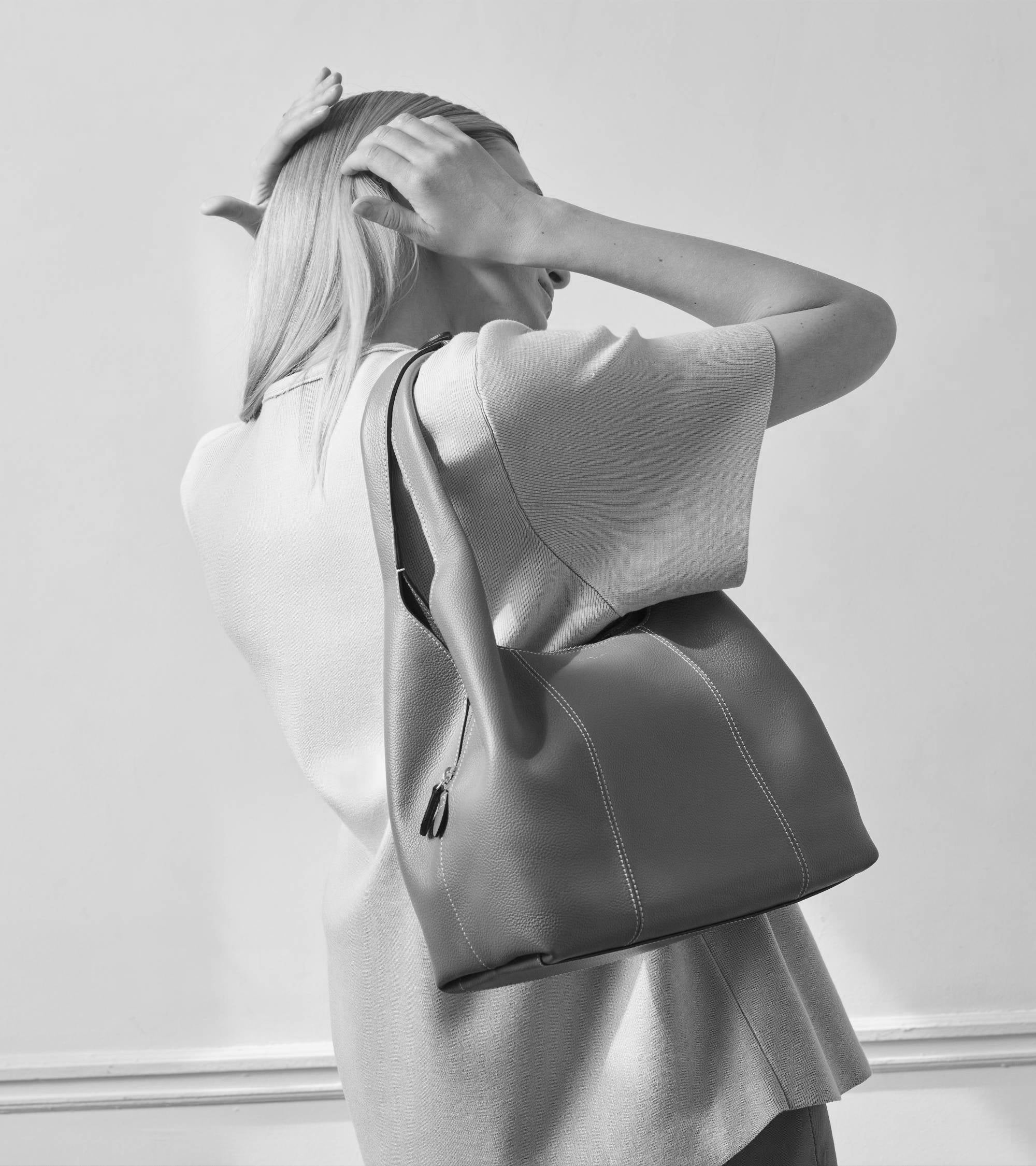 Juliette medium-sized shoulder bag in grained leather