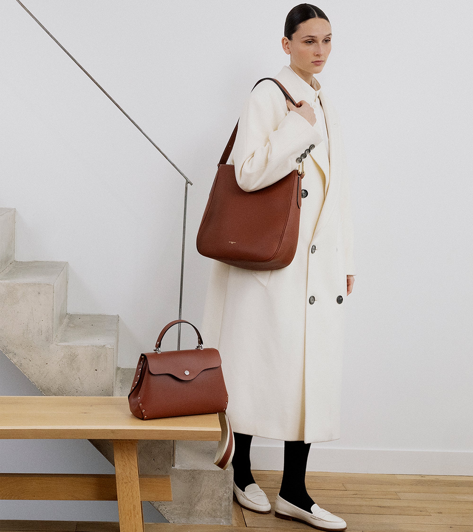 Madeleine large hobo bag in grained leather Mahagony Le Tanneur
