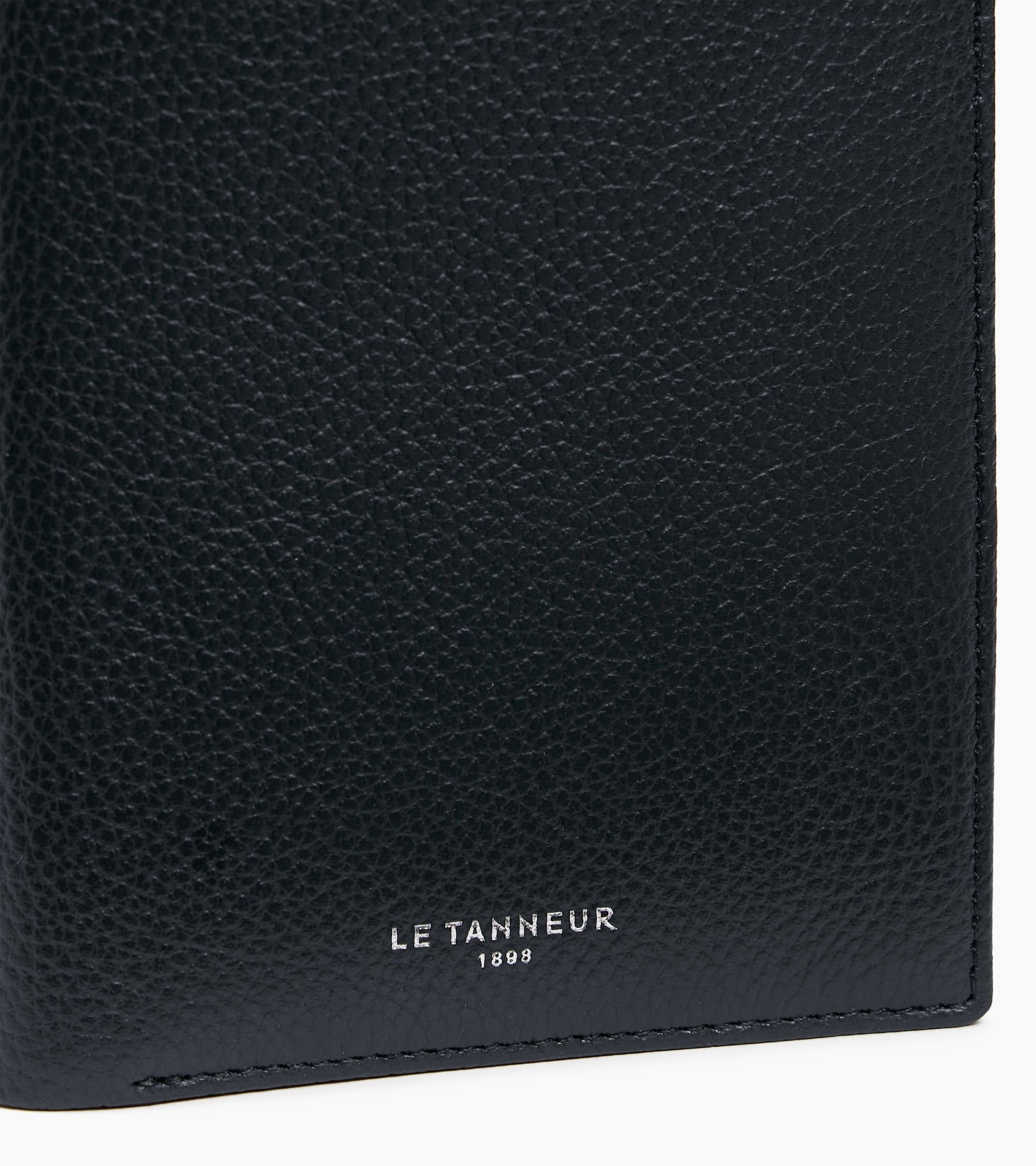Emile zipped vertical wallet in grained leather