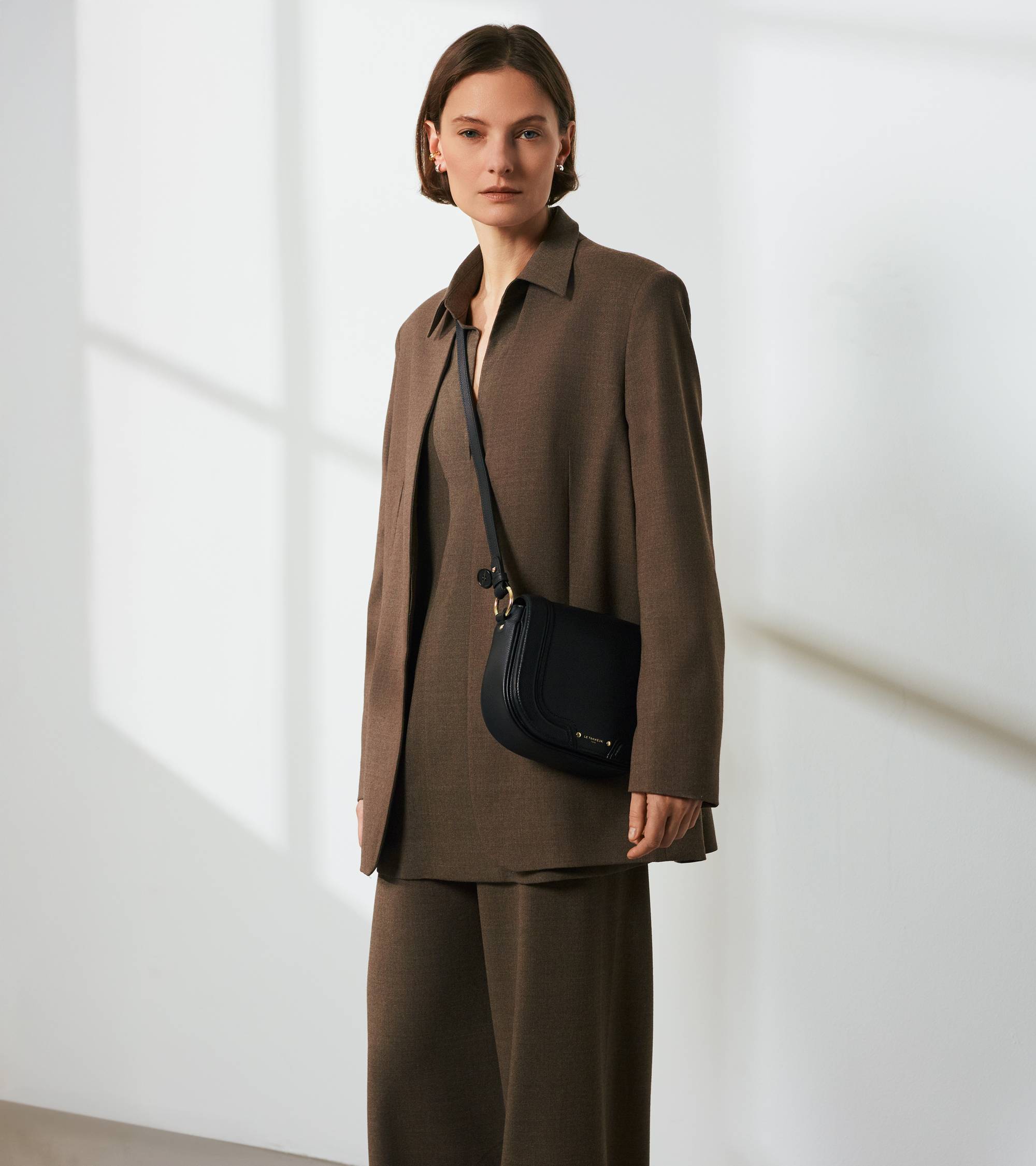 Ella medium crossbody bag in grained leather