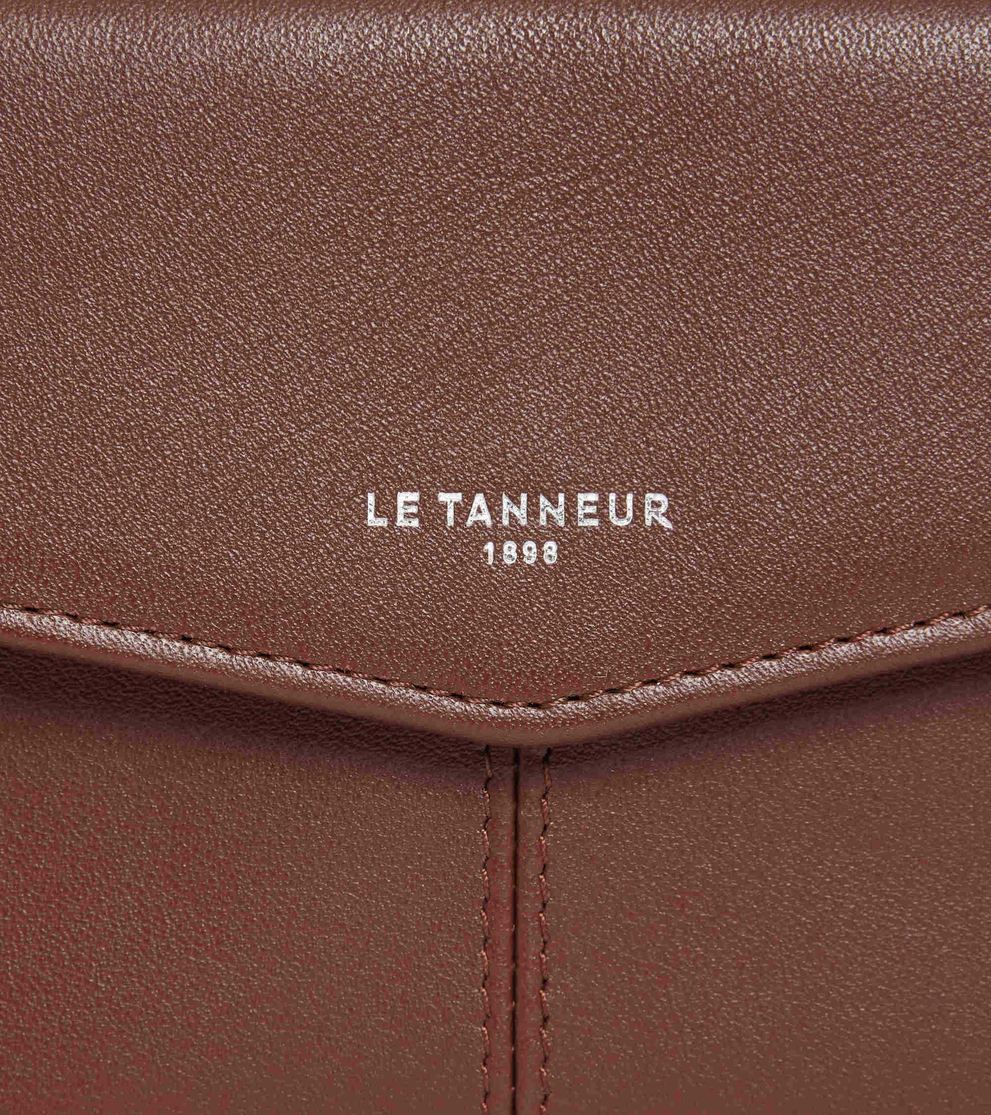 Medium envelope pouch Charlotte in smooth leather