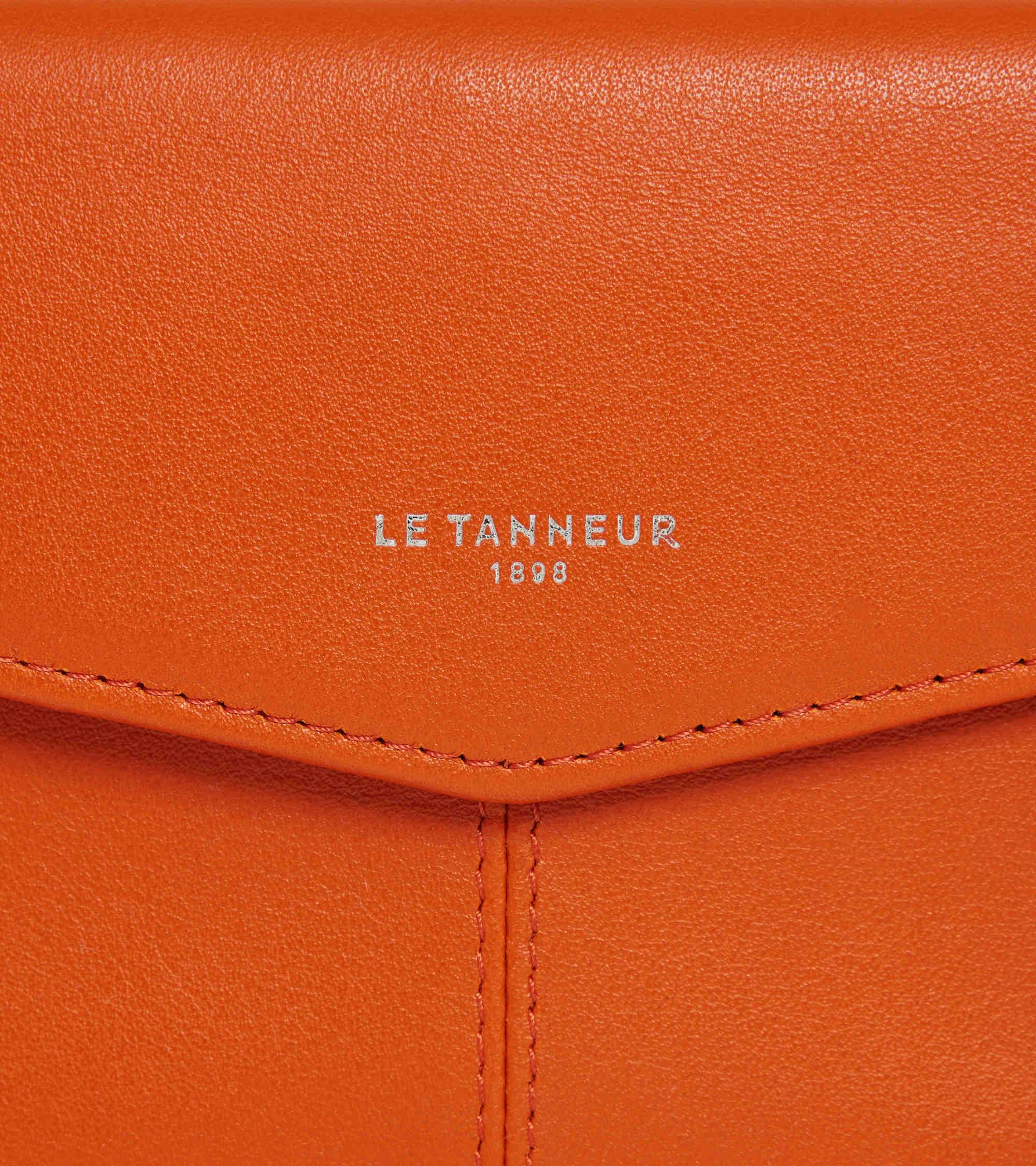 Medium envelope pouch Charlotte in smooth leather