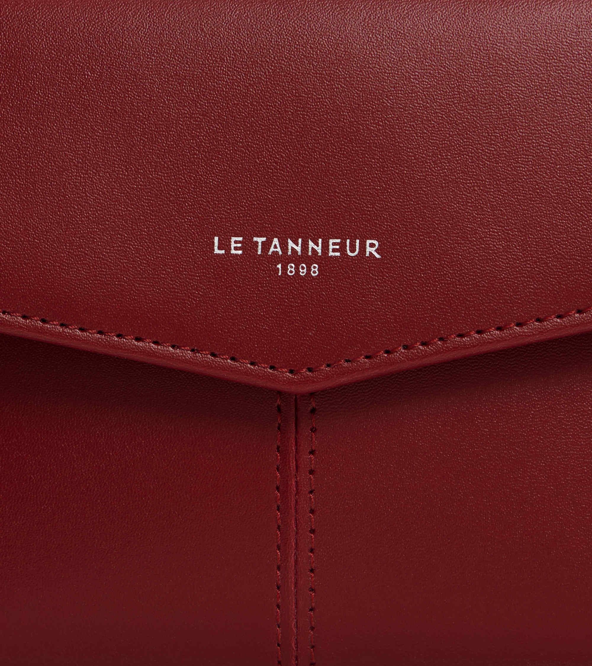 Charlotte medium envelope pouch in smooth leather