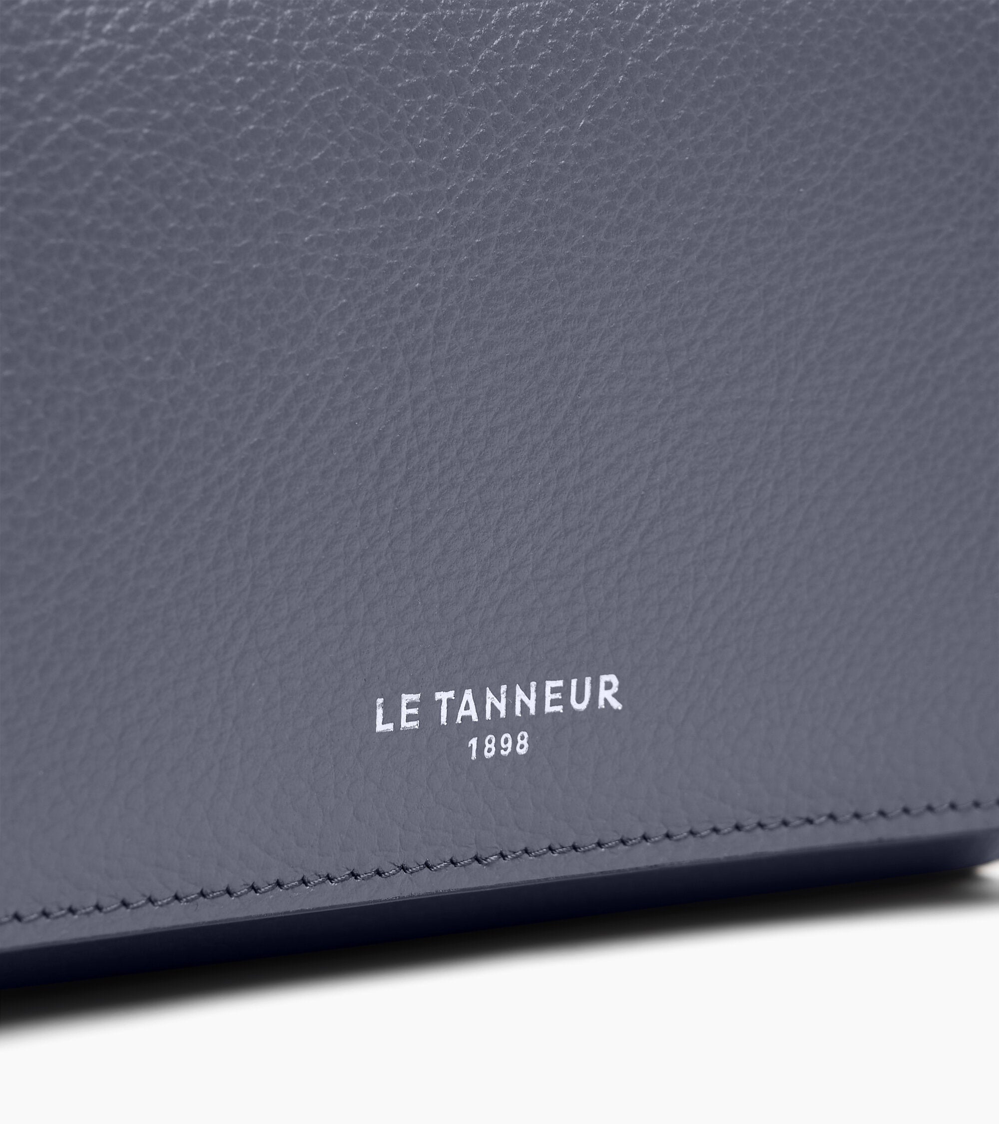 Louison medium wallet with flap in grained leather