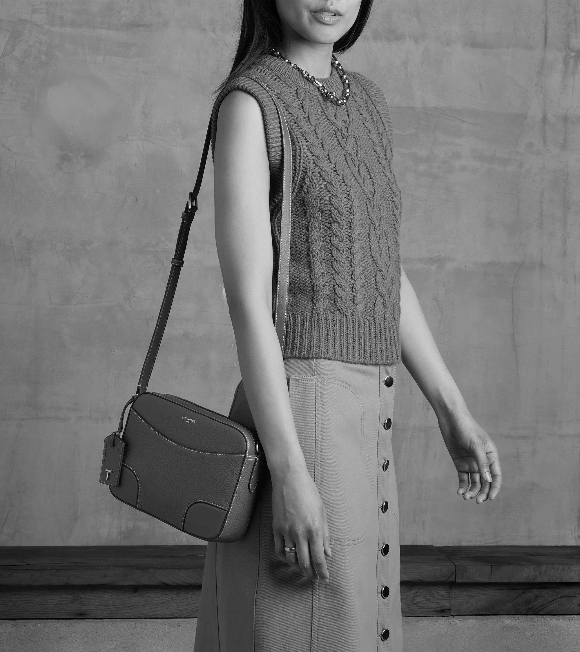 Romy medium shoulder bag in smooth grained leather