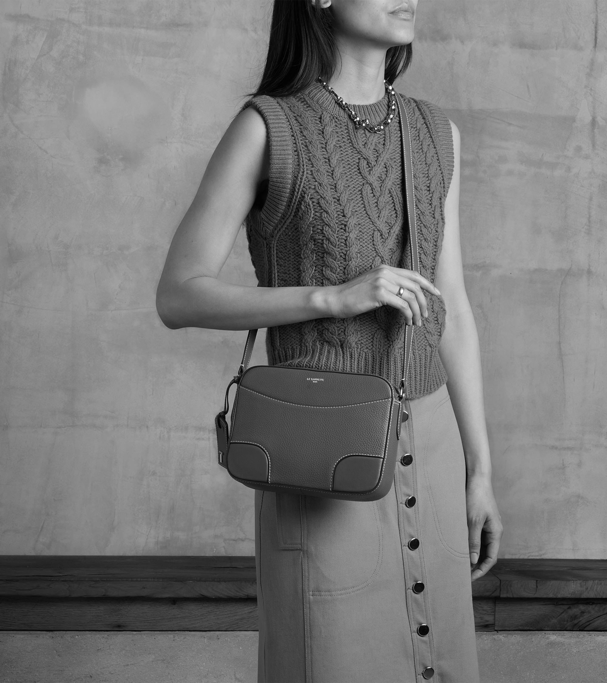 Romy medium shoulder bag in smooth grained leather