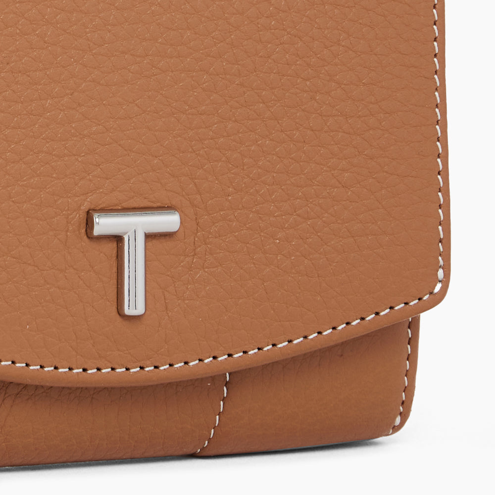 Romy coin case with flap closure in grained leather