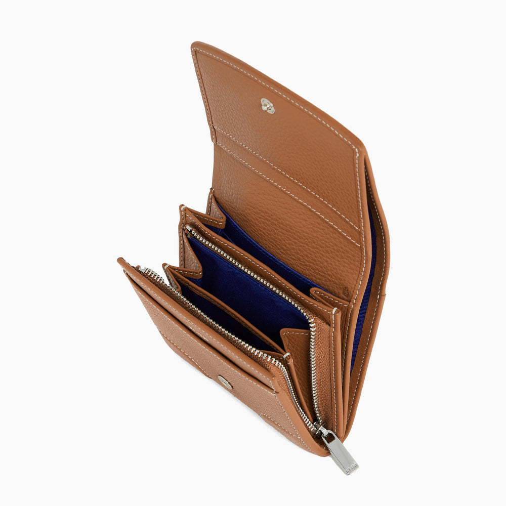 Romy coin case with flap closure in grained leather