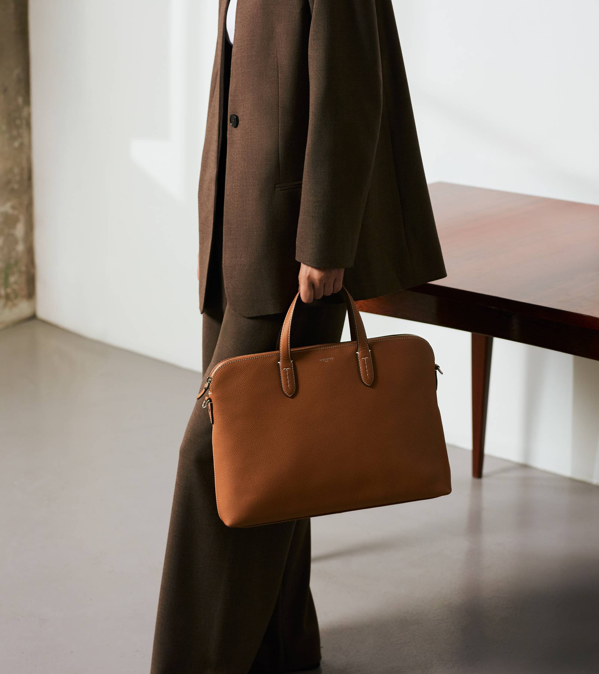 Sophie 15" briefcase with 1 expanding compartment in grained leather