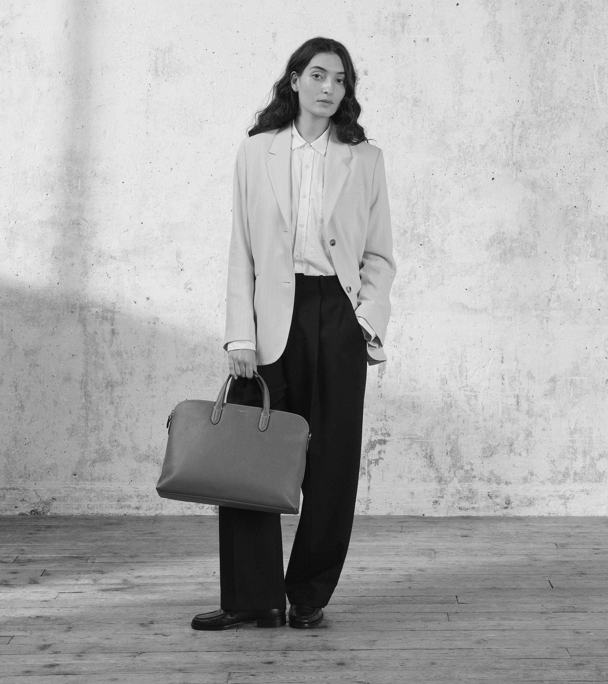 Sophie 15" briefcase with 1 expanding compartment in grained leather