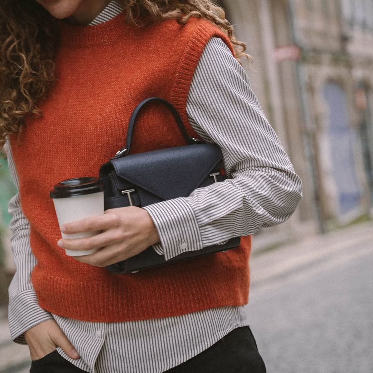 Emilie small handbag with double flap in grained leather Twilight blue